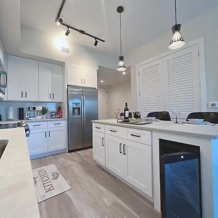Lux Urban Retreat: Family-Friendly Staycation with Gym & EV Charging West Palm Beach Exterior photo