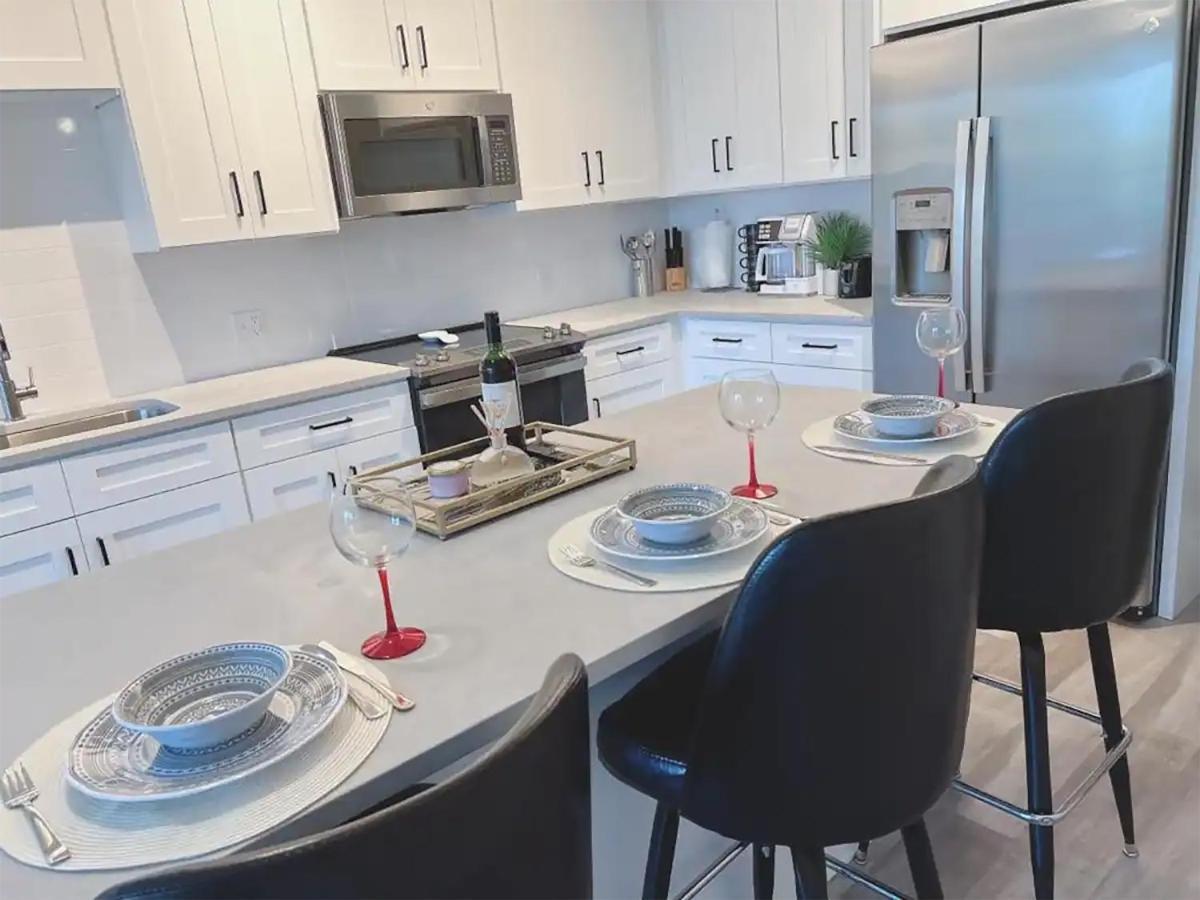 Lux Urban Retreat: Family-Friendly Staycation with Gym & EV Charging West Palm Beach Exterior photo