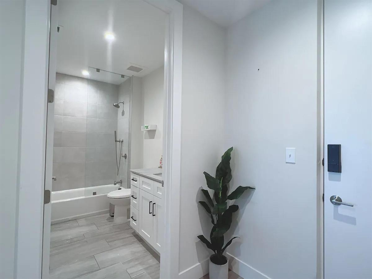 Lux Urban Retreat: Family-Friendly Staycation with Gym & EV Charging West Palm Beach Exterior photo