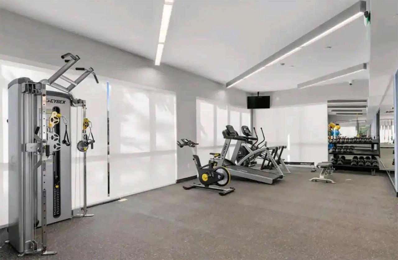 Lux Urban Retreat: Family-Friendly Staycation with Gym & EV Charging West Palm Beach Exterior photo