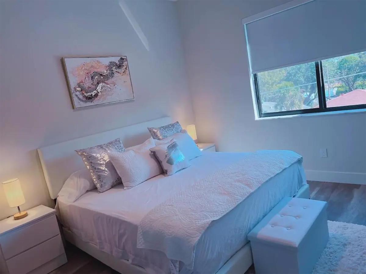Lux Urban Retreat: Family-Friendly Staycation with Gym & EV Charging West Palm Beach Exterior photo