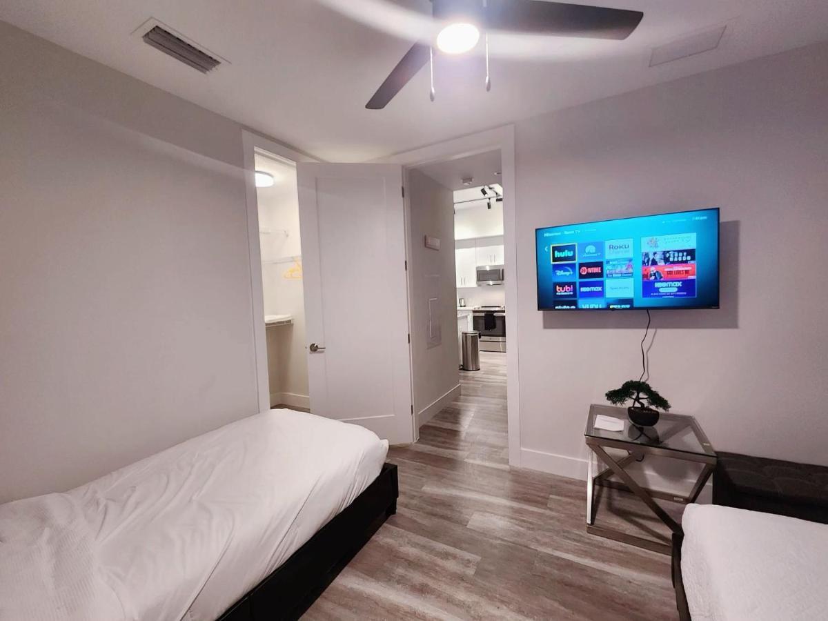 Lux Urban Retreat: Family-Friendly Staycation with Gym & EV Charging West Palm Beach Exterior photo